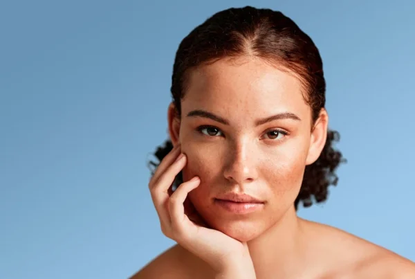 Taches brunes et peau terne : de l'hyperpigmentation à l'éclat